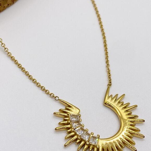 NEW Gold Sunburst & Rhinestone Layering Necklace - Picture 4 of 12